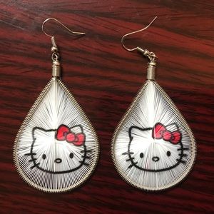 Hello Kitty Hanging Earrings!